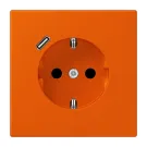 Jung LC 1520-18C 260 Wandcontactdoos met randaarde 16A 250V en USB-laadcontactdoos 1x type C LS 990 orange vif (4320S)
